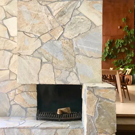 Flagstone Vila *