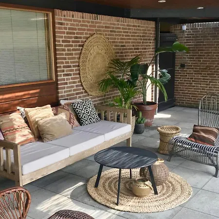 Flagstone Vila *